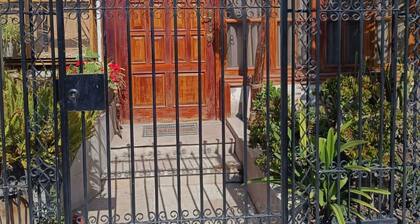 Charming 5-bedroom with private bathroom house with ping pong table and WiFi