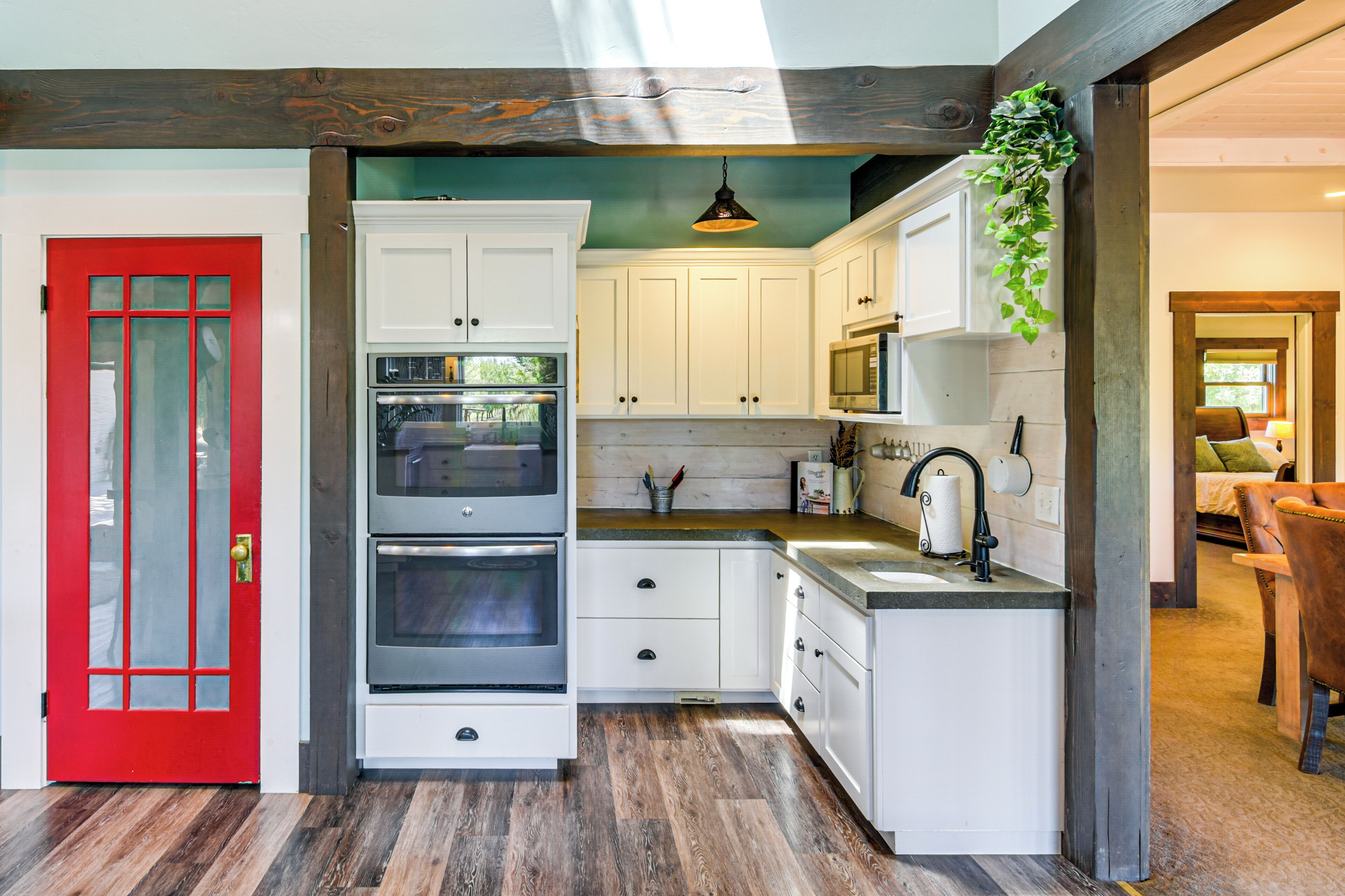 Coffee/tea maker, fridge, microwave, dishwasher