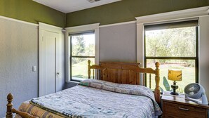 4 Schlafzimmer, Schreibtisch, Bügeleisen/Bügelbrett, Internetzugang