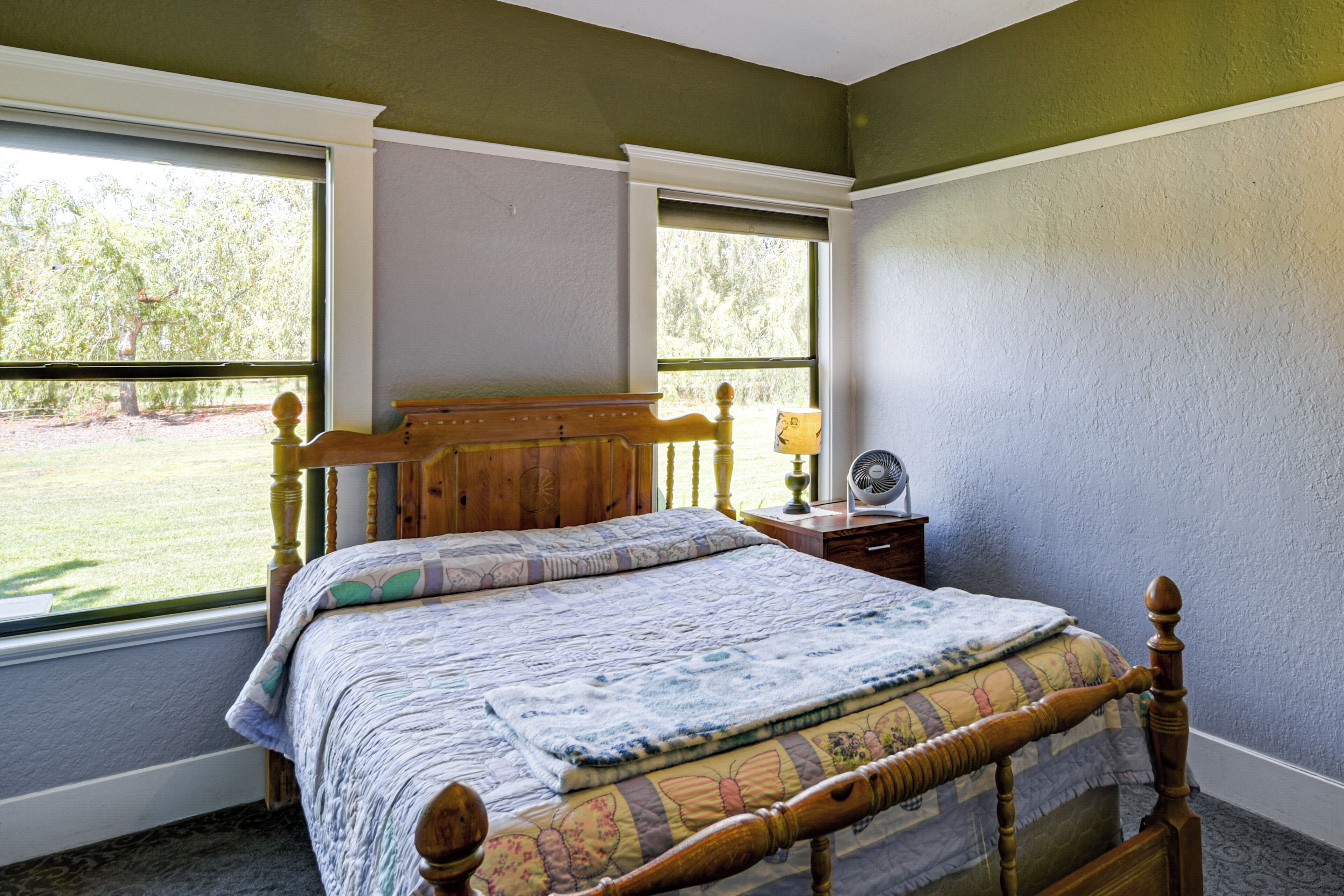 4 bedrooms, desk, iron/ironing board, internet