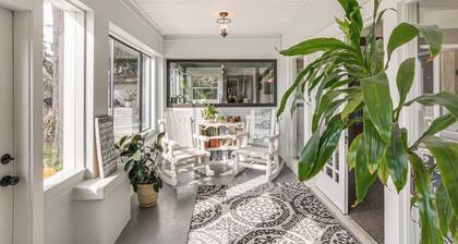 Deck & Fire Pit! Quiet Home Near Sacramento River