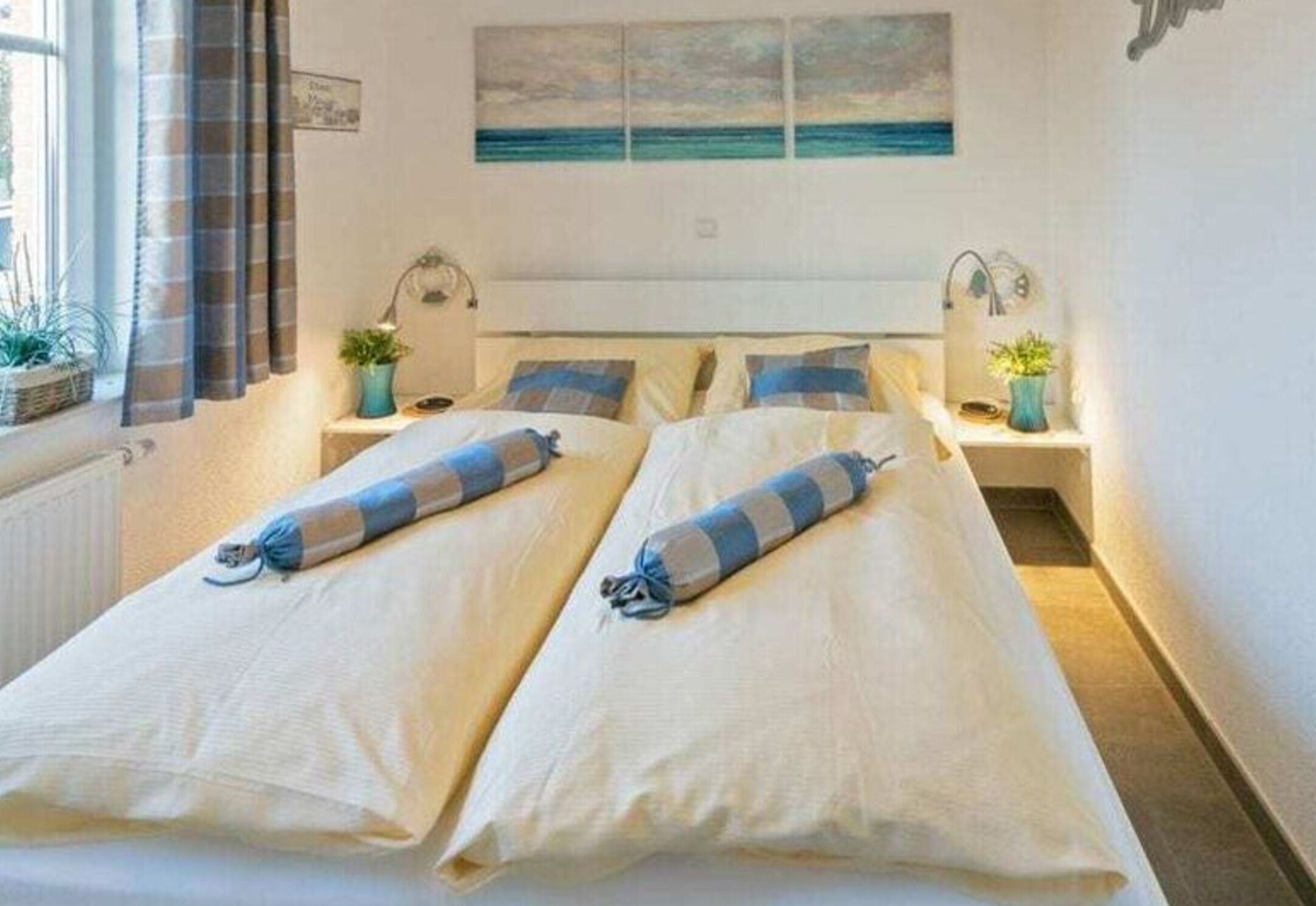 2 Schlafzimmer, individuell eingerichtet, Bügeleisen/Bügelbrett