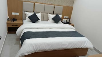 Superior Room, 1 King Bed | 1 bedroom, iron/ironing board, free WiFi