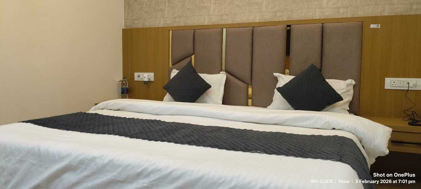 Luksushuone, 1 suuri parisänky, tupakointi kielletty | Ruokailu omassa huoneessa