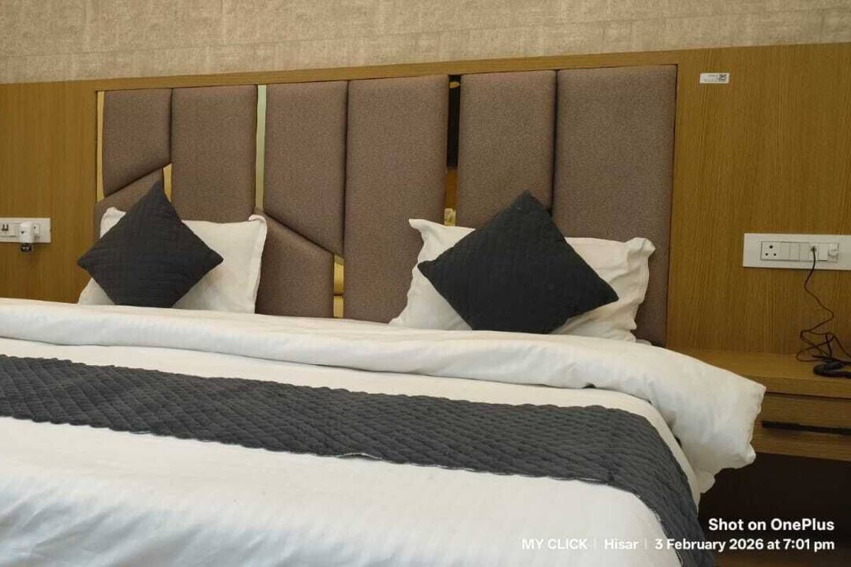 Luksushuone, 1 suuri parisänky, tupakointi kielletty | Ruokailu omassa huoneessa