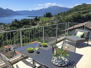 ハウス | 屋外ダイニングエリア