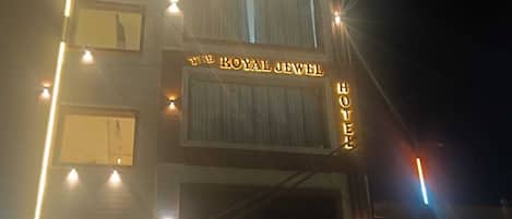 Deluxe Double Room, City View | Desk, soundproofing, free WiFi