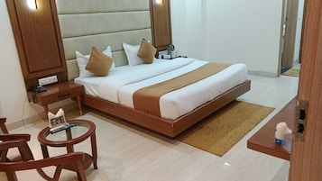 Escritorio, sistema de insonorización y wifi gratis