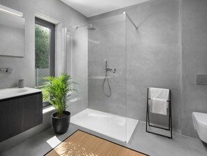 Villa | Bathroom | Shower, hair dryer