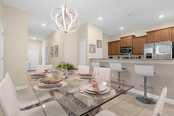 Dining - Cozy 5BD Home Paradise Palms Resort with Pool (Kissimmee)