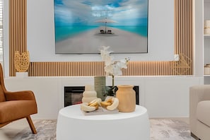 Televisión y chimenea 