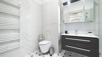 Apartment, 1 Bedroom | Bathroom | Shower, free toiletries, towels, soap