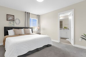 5 bedrooms, iron/ironing board, bed sheets - Magic at Storey Lake: 5BD Home, 10min from Disney (Kissimmee)