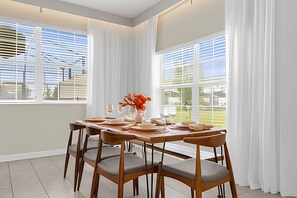 Dining - Magic at Storey Lake: 5BD Home, 10min from Disney (Kissimmee)