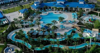 Modern Paradise on Windsor Cay: Luxurious 8BD Home