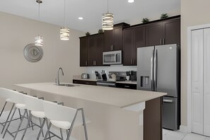 電子レンジ、オーブン、食器洗い機、コーヒー / ティーメーカー