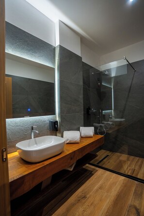 Comfort driepersoonskamer, balkon | Gratis wifi
