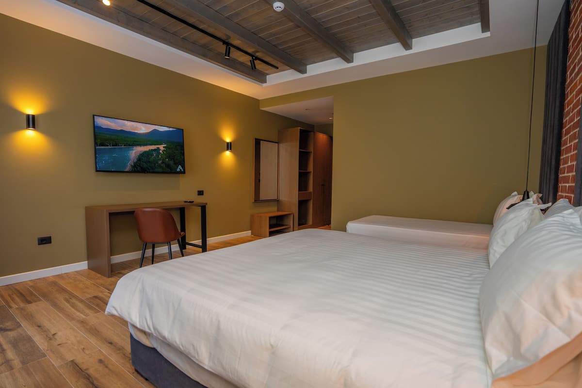 Habitación triple Confort, balcón | Wifi gratis