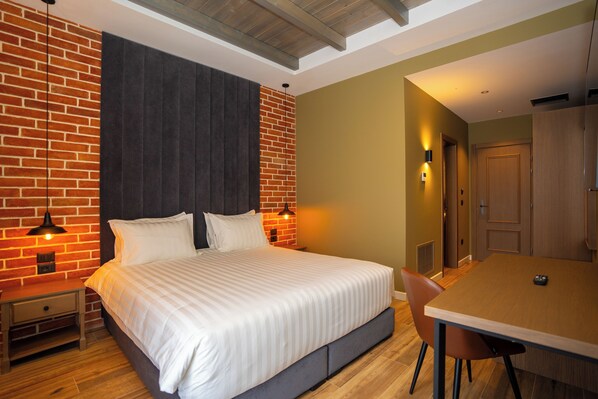 Chambre Double, 1 très grand lit, balcon, vue montagne