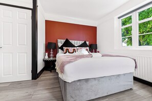 2 bedrooms, iron/ironing board, bed sheets