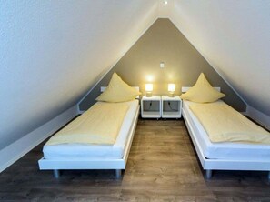 3 bedrooms, individually furnished, iron/ironing board, bed sheets - Holiday Apartment Landoase (Norden)