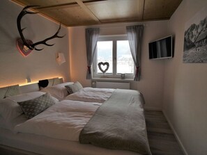 1 bedroom, individually furnished, iron/ironing board