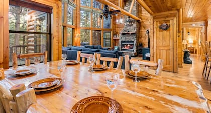 4-Bed Retreat w/Hot Tub, Pond, Dog Friendly