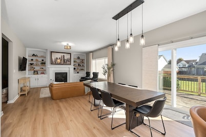 Spacious 4BR Home • WiFi • Family-Friendly • Waukee