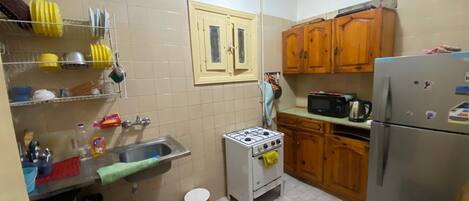 雪櫃、焗爐、爐具、電熱水壺