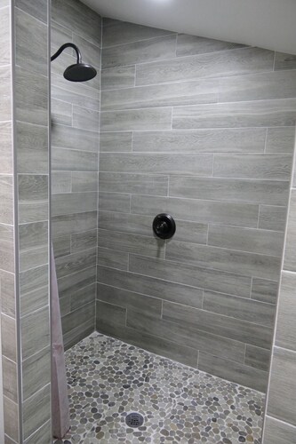 Charming Farmhouse studio ! Packed with modern amenities with all the charm!