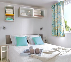 Mobile Home | Cribs/infant beds, free WiFi, bed sheets