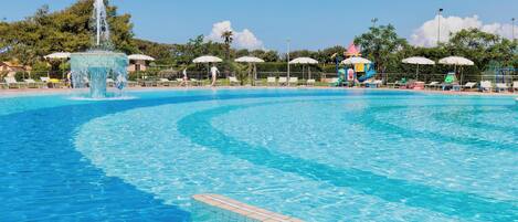 Seasonal outdoor pool, open 9:00 AM to 7:00 PM, pool umbrellas