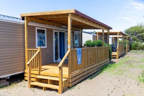 Mobile Home | Cribs/infant beds, free WiFi, bed sheets