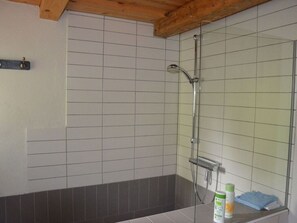 Bathroom - Holsteinshof Comfortable Holiday Residence (Juebek)