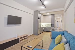 TV - Athenian Escape 2BR, 2BA, Stylish Fully Reno Apt (Vironas)