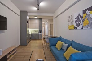 TV - Athenian Escape 2BR, 2BA, Stylish Fully Reno Apt (Vironas)