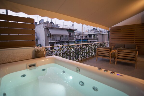 Bañera de hidromasaje exterior