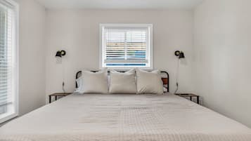 1 bedroom, desk, iron/ironing board, free WiFi