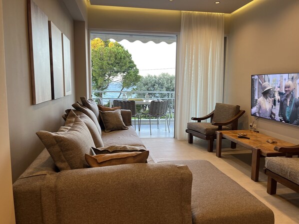 TV - SeaNfinity Spotless, 1BR Apt with Beach View (Nea Palatia)