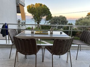 Outdoor dining - SeaNfinity Spotless, 1BR Apt with Beach View (Nea Palatia)