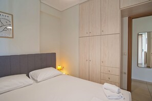 1 slaapkamer, een strijkplank/strijkijzer, wifi, beddengoed