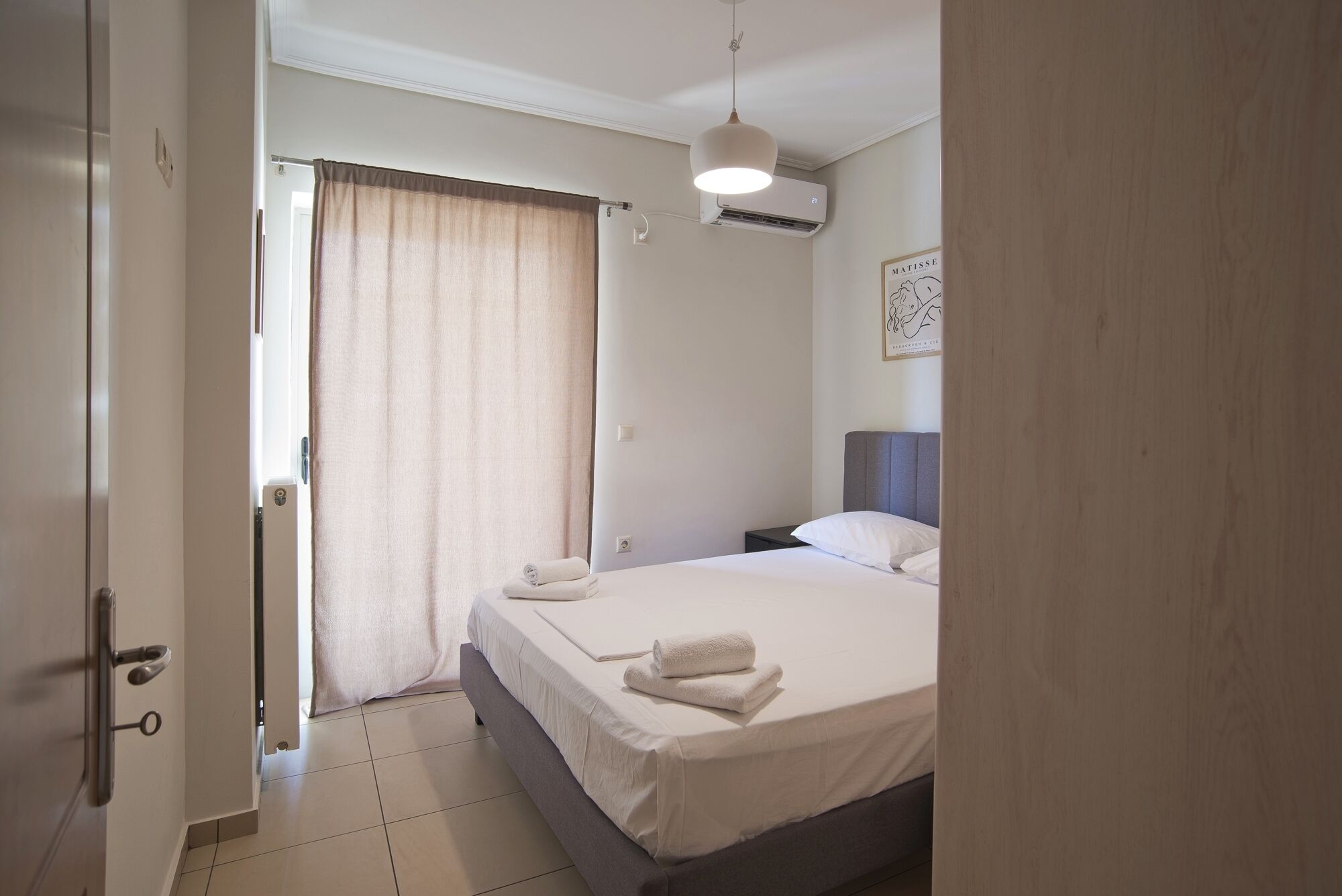 1 habitación, tabla de planchar con plancha, wifi y ropa de cama 