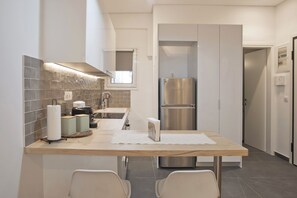 Refrigerador, horno, parrilla de estufa y tostadora 