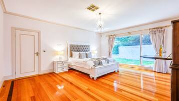 7 bedrooms, desk, iron/ironing board, free WiFi
