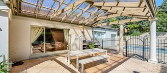 StayAU Expansive 6BR Villa Scenic Warrandyte