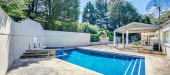 StayAU Expansive 6BR Villa Scenic Warrandyte