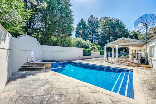 StayAU Expansive 6BR Villa Scenic Warrandyte