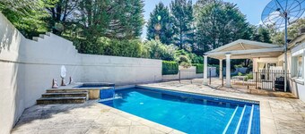 StayAU Expansive 6BR Villa Scenic Warrandyte