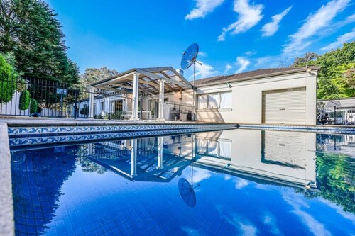 StayAU Expansive 6BR Villa Scenic Warrandyte