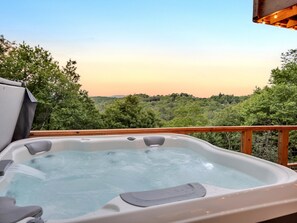 Outdoor spa tub - 3-Bedroom House w/Hot Tub, Stunning Mountain View, 2-Story Deck (Watauga County)